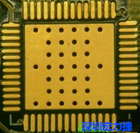 這是最不好的通孔設計，貫穿通孔直接擺放于QFN的接地散熱墊上，制造上無法確保其錫量，也就無法確保焊接良好。