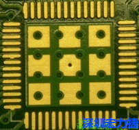 這個通孔的設計勉強可以接受，只剩下正中間一個通孔沒有塞孔，而且孔徑也變小了。