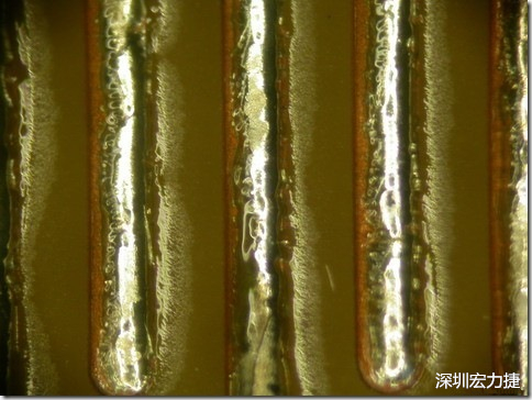 經(jīng)過168小時的高溫高濕環(huán)境實驗后，此錫膏的最低SIR還可達到500,000,000 ohms，取LOG10為108.70，但是可以看到焊錫的邊上還有未吃錫的露銅，表示其吃錫狀況比較差