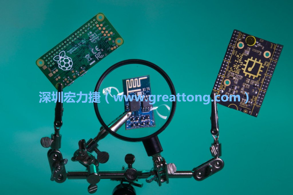 A Raspberry Pi Zero、ESP8266和CHIP。