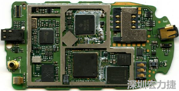 在射頻、核心處理器、高速記憶體等高頻元件區(qū)塊，可使用金屬屏蔽方式改善產(chǎn)品EMI影響問題。