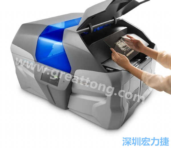 利用3D列印機(jī)器可制造多層板。