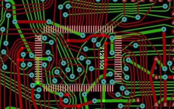底圖：同樣的設(shè)計但采用了任意角度的布線。