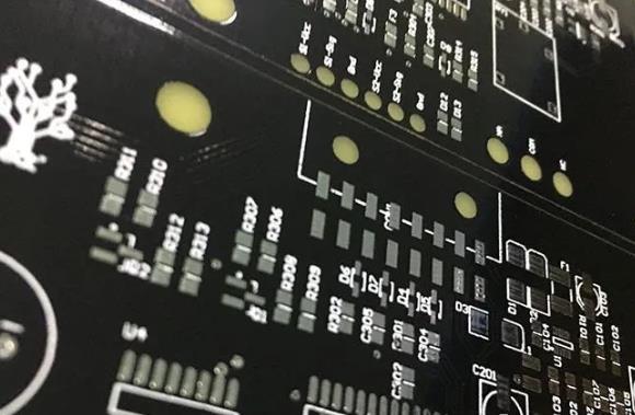 如何確定PCB的基板材料？